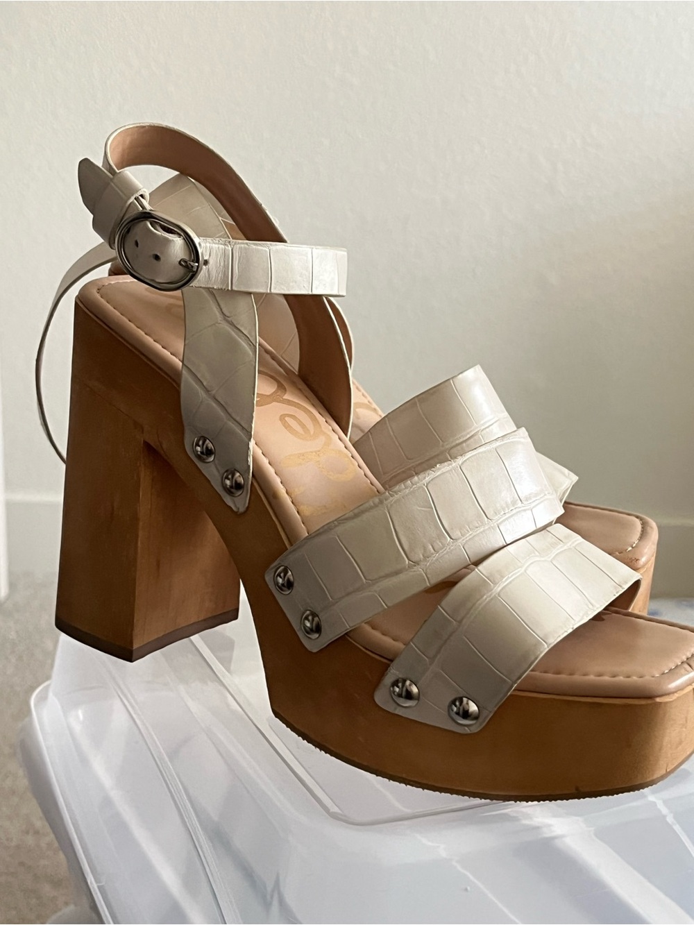 Sam Edelman Cream Crocodile-Embossed Block Heel Sandals Excellent Condition